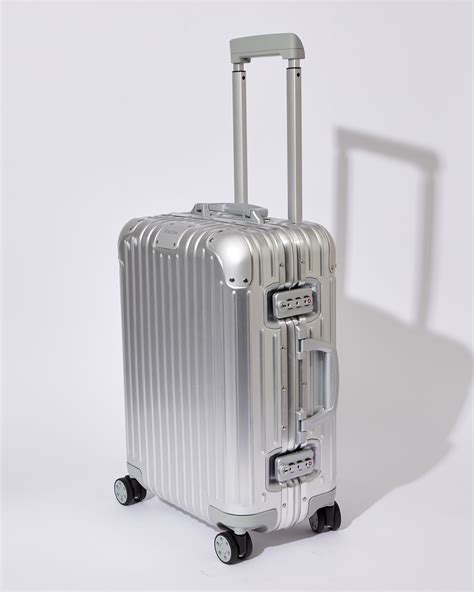 rimowa aluminum carry on review.